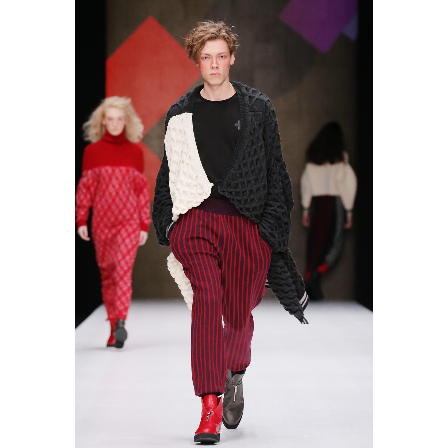 Фото KSENIASERAYA Fall 2018 Ready-to-Wear , Ксения Серая осень зима 2018 , Fashion show , неделя моды в Москве , MBFWRussia , Mercedes Benz Fashion Week , Mainstyles , Mainstyle